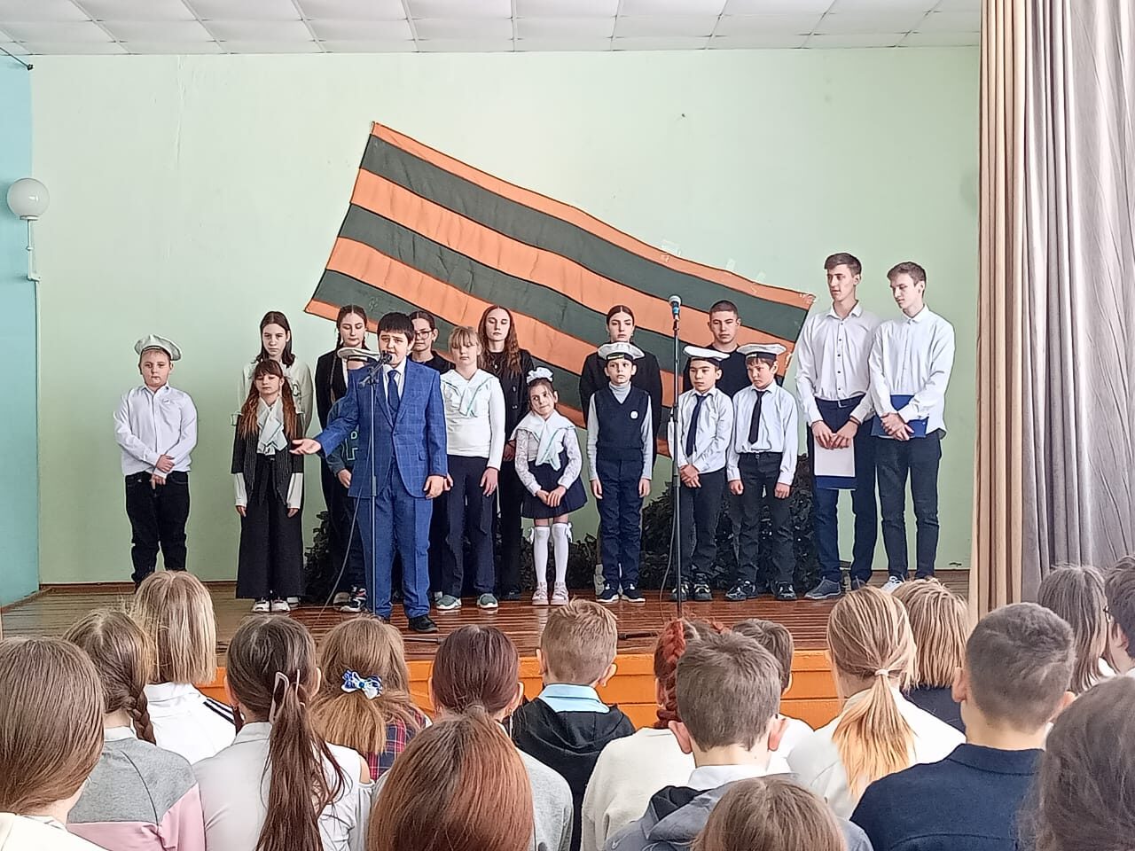 Конкурс чтецов «Россия, Русь, храни себя, храни»